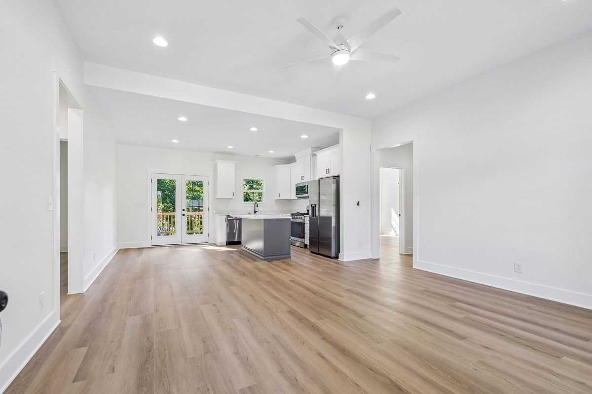 112 Rogers Ave - Photo 6 of 50