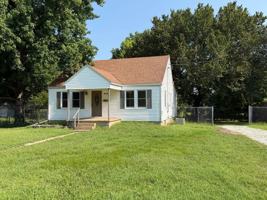 featured image of 419 E Summit St