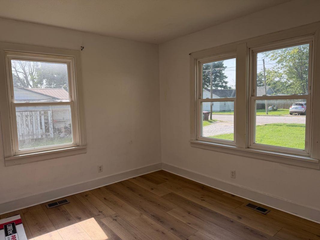 419 E Summit St - Photo 5 of 15