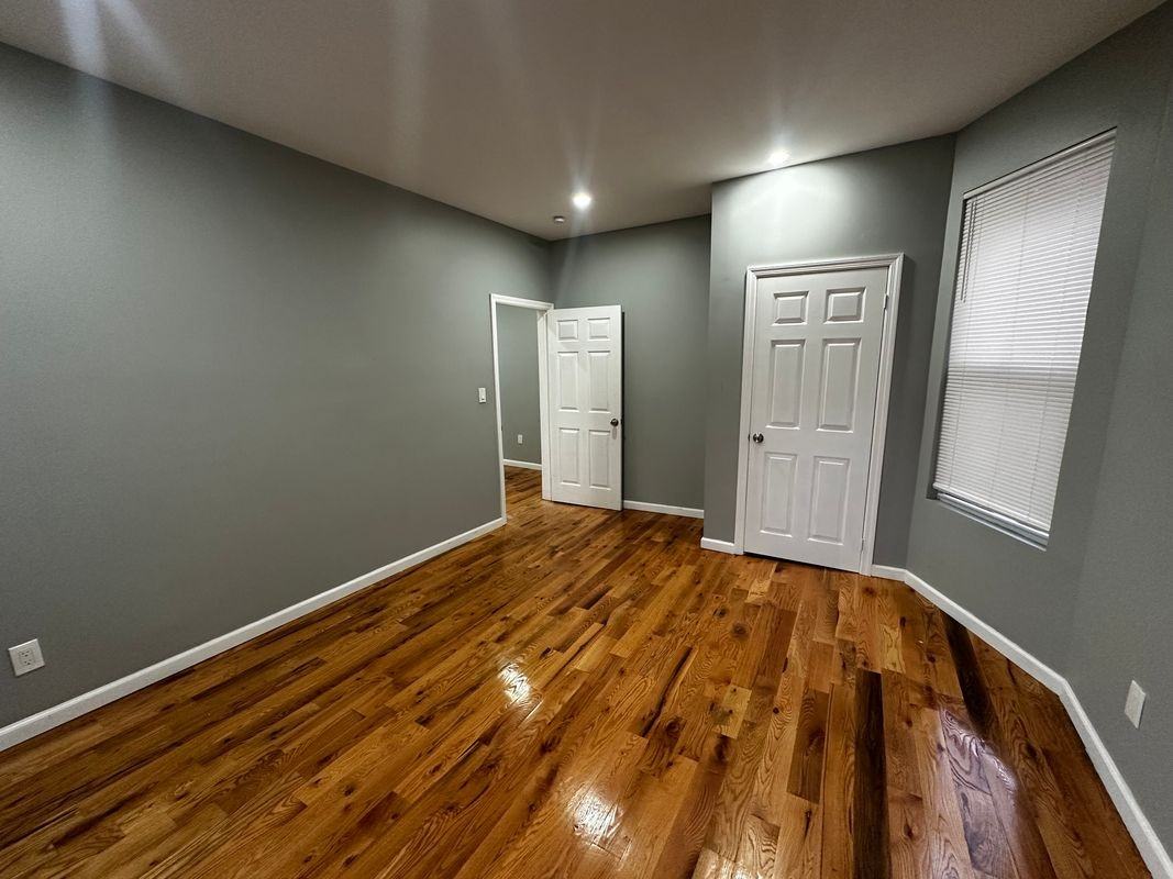 2673 Bainbridge Ave ##2 - Photo 2 of 9