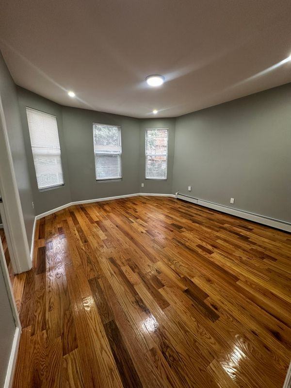 2673 Bainbridge Ave ##2 - Photo 3 of 9