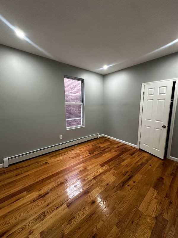 2673 Bainbridge Ave ##2 - Photo 6 of 9