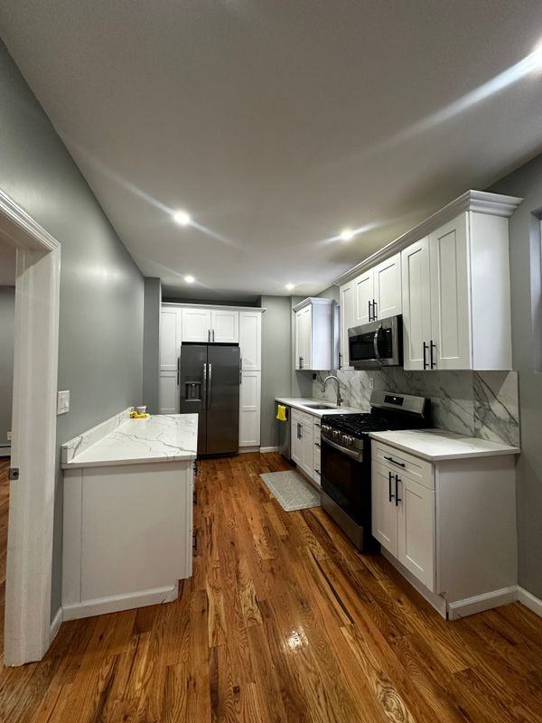 2673 Bainbridge Ave ##2 - Photo 7 of 9