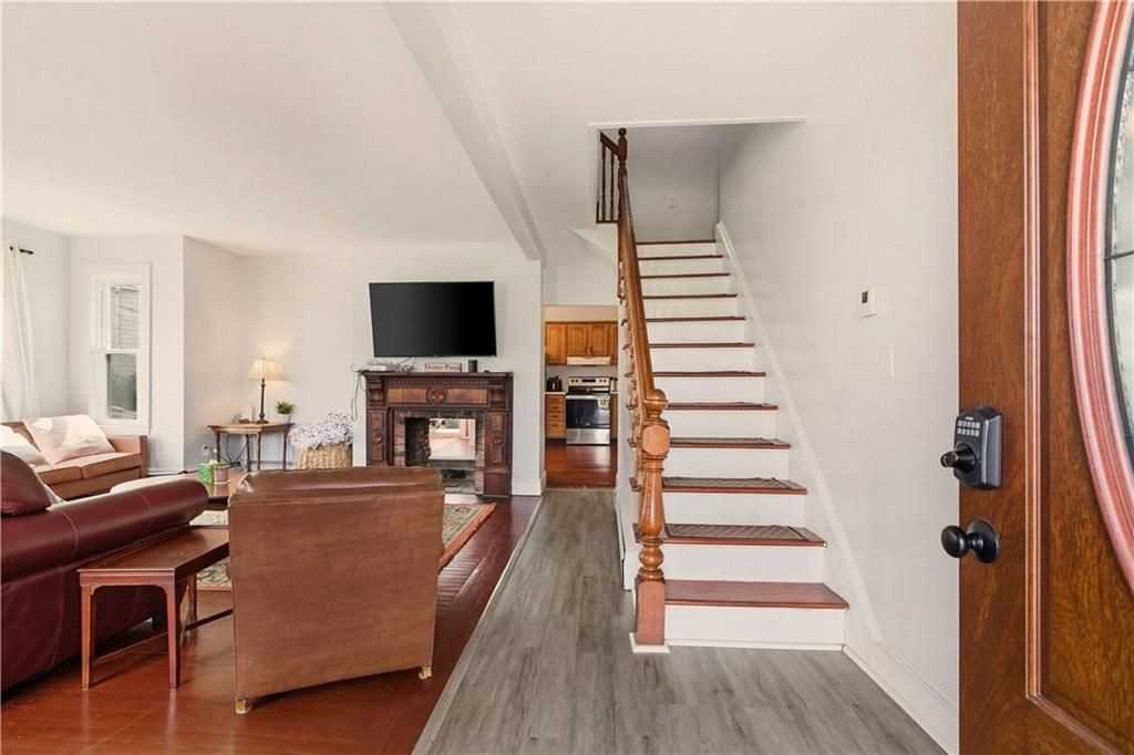 22 Summer St - Photo 3 of 32