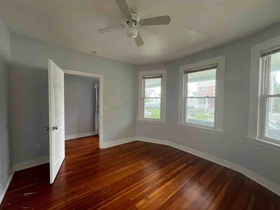 415 Willow St - Photo 5 of 25