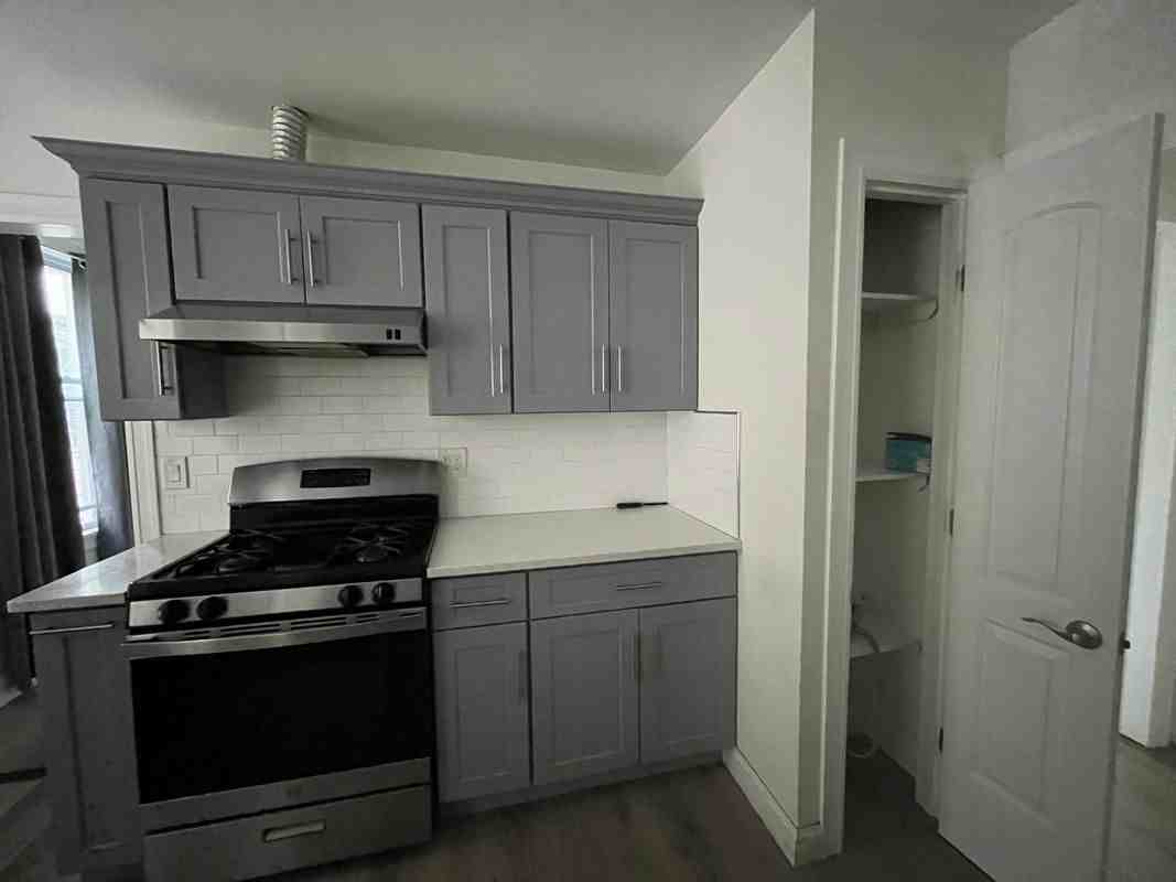 200 French St - Photo 3 of 20
