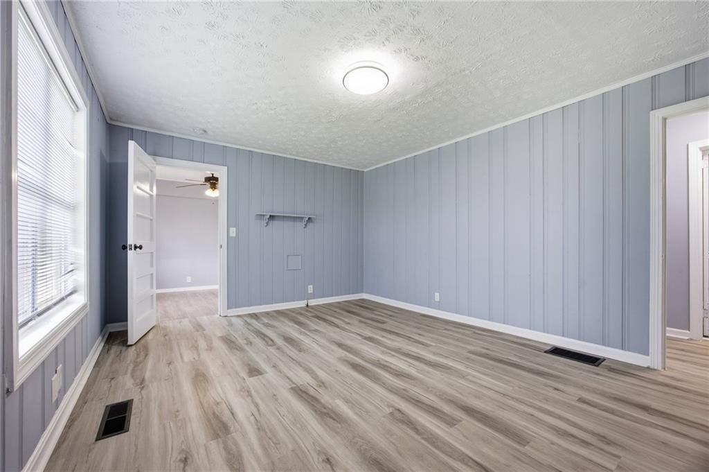 421 E Crogan St - Photo 2 of 20