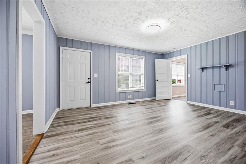 421 E Crogan St - Photo 3 of 20