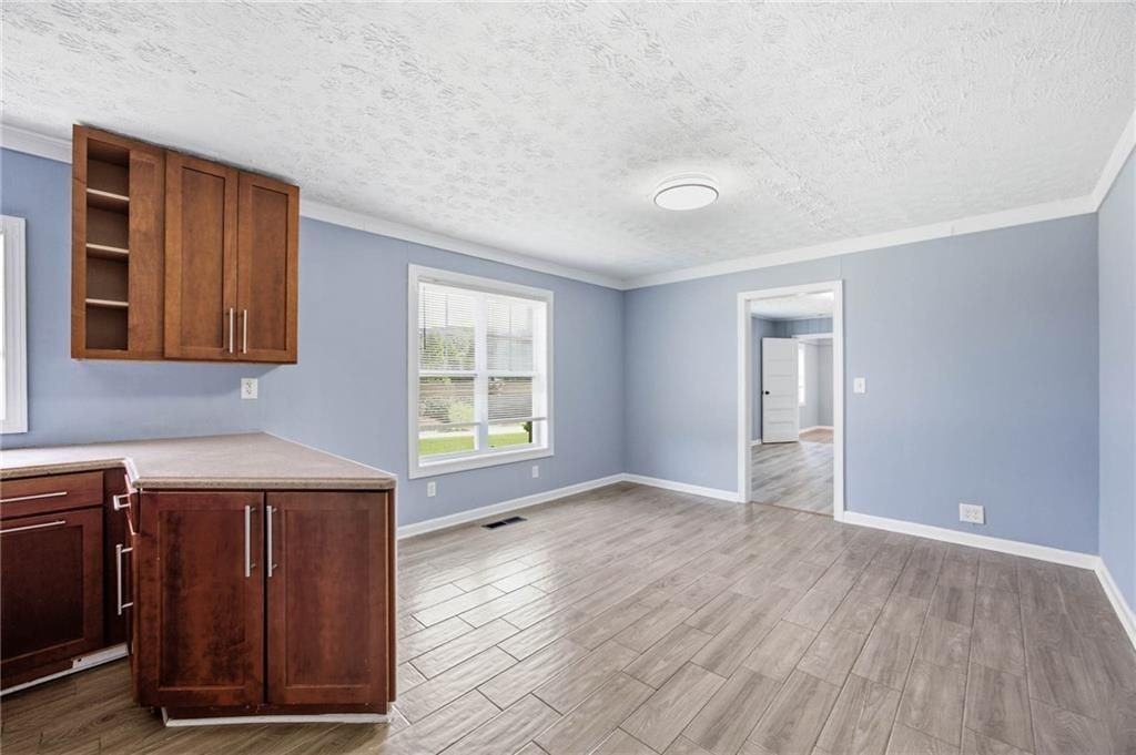 421 E Crogan St - Photo 6 of 20