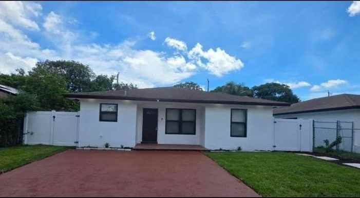 320 Sterling Ave - Photo 2 of 3
