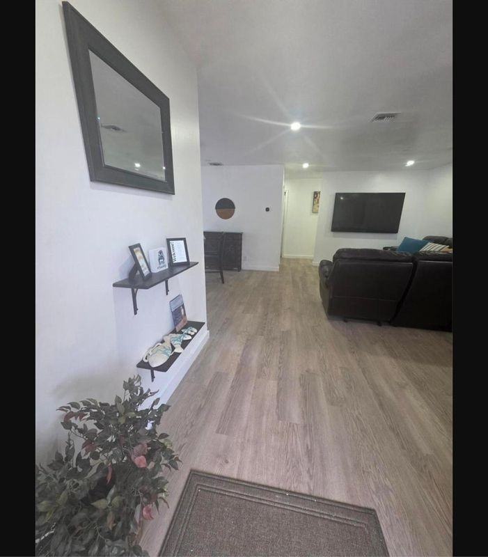 320 Sterling Ave - Photo 3 of 3