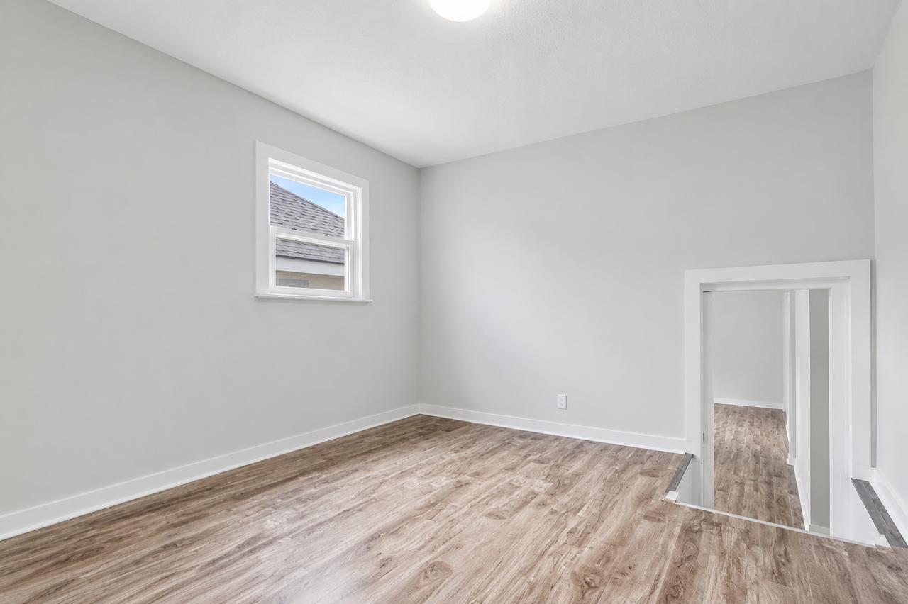 235 Hamilton Rd #3 - Photo 2 of 10