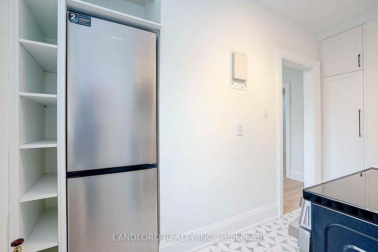 2520 Bloor St W #12 - Photo 5 of 38