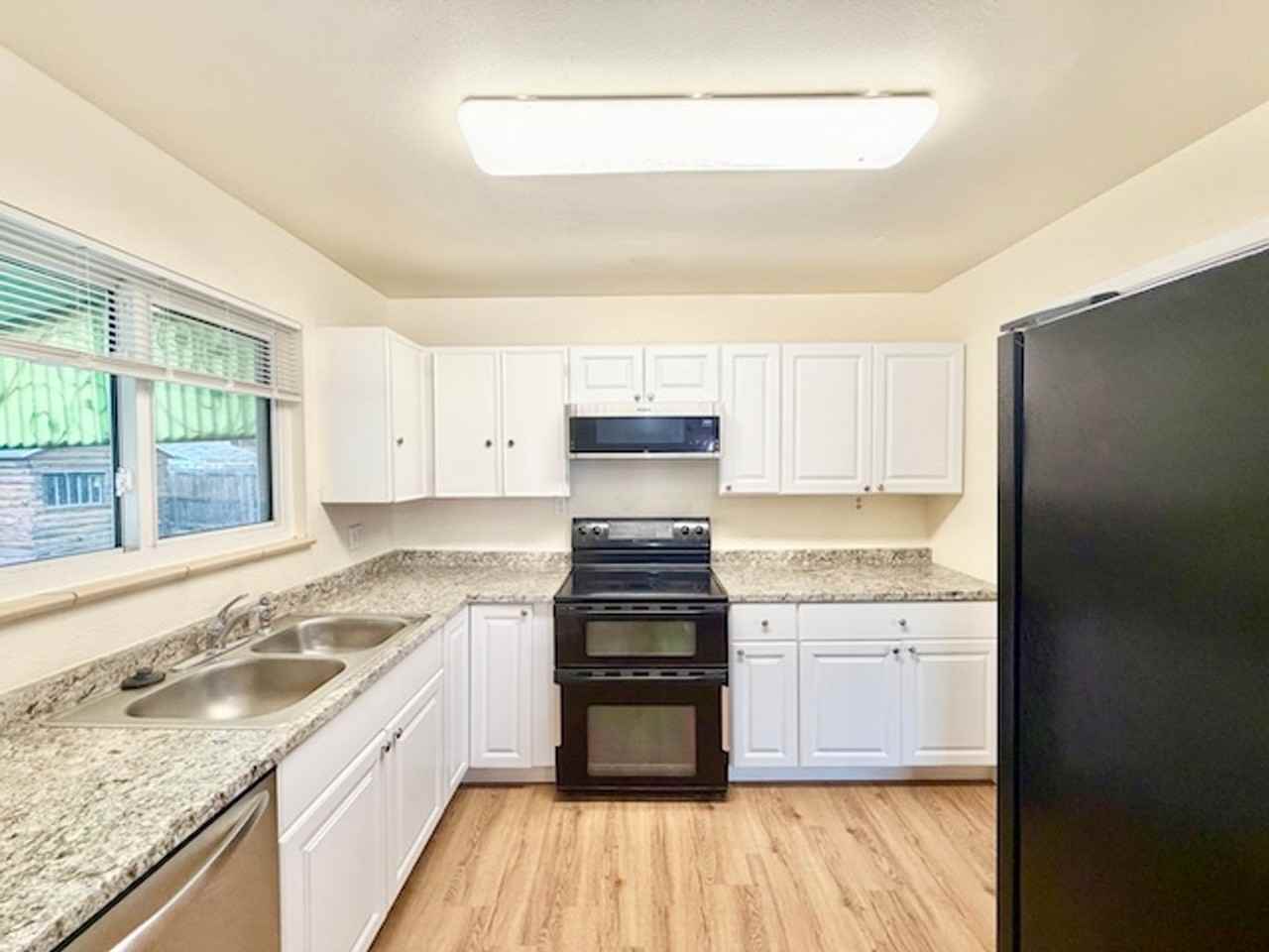 387 S Queen Cir - Photo 3 of 32