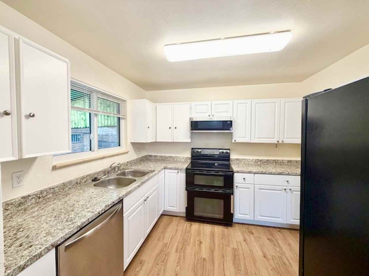 387 S Queen Cir - Photo 4 of 32