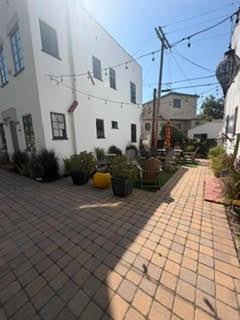 921 N W Knoll Dr - Photo 2 of 10