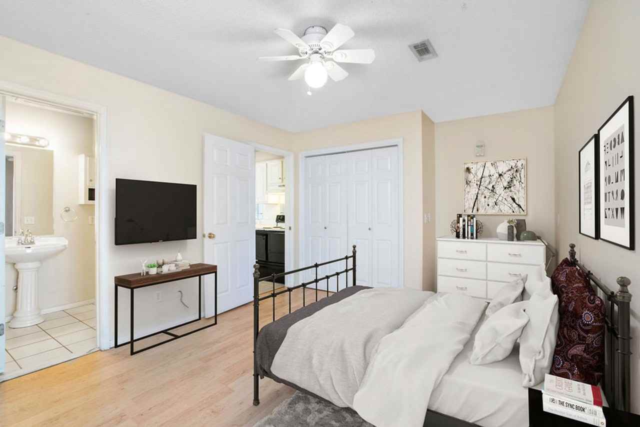 950 Lindell Ave - Photo 2 of 5