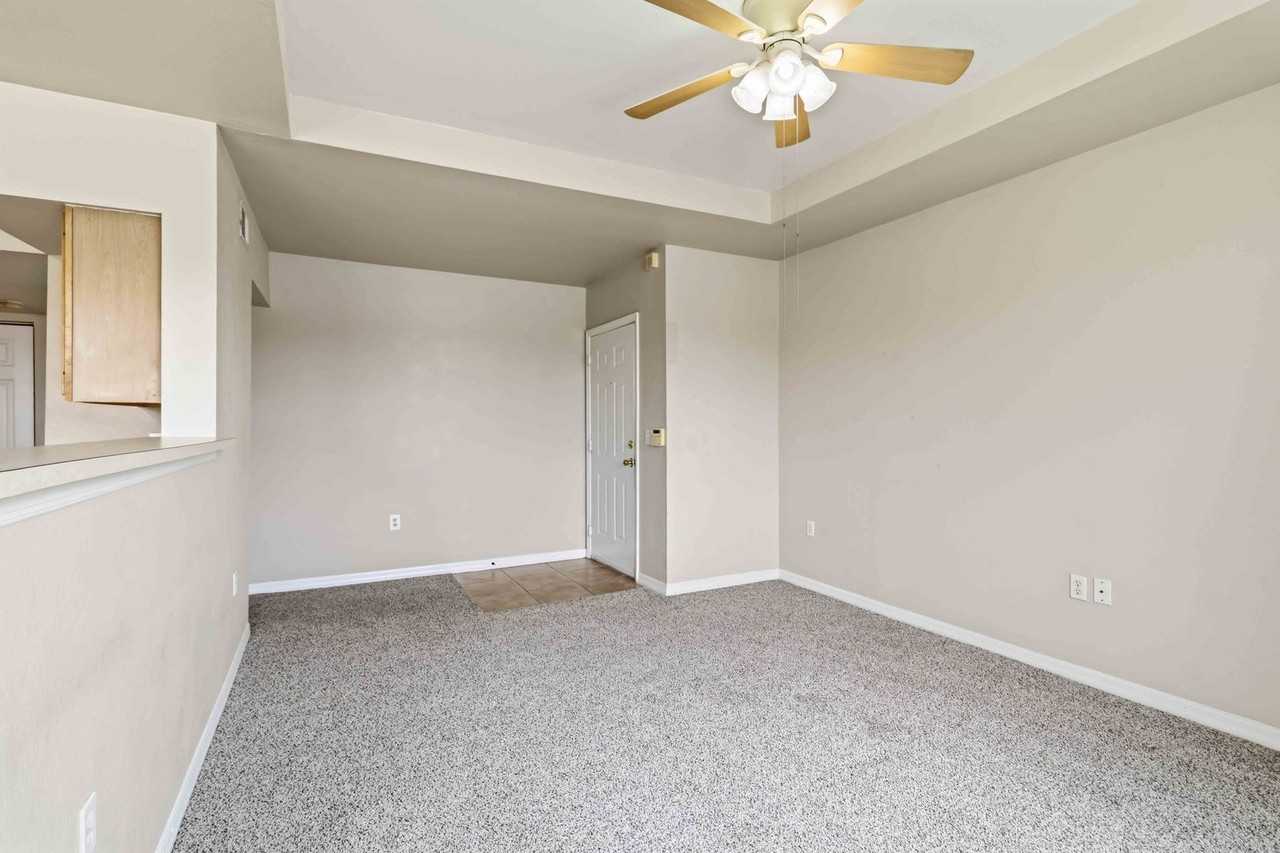 1020 Villagio Cir #205 - Photo 6 of 38