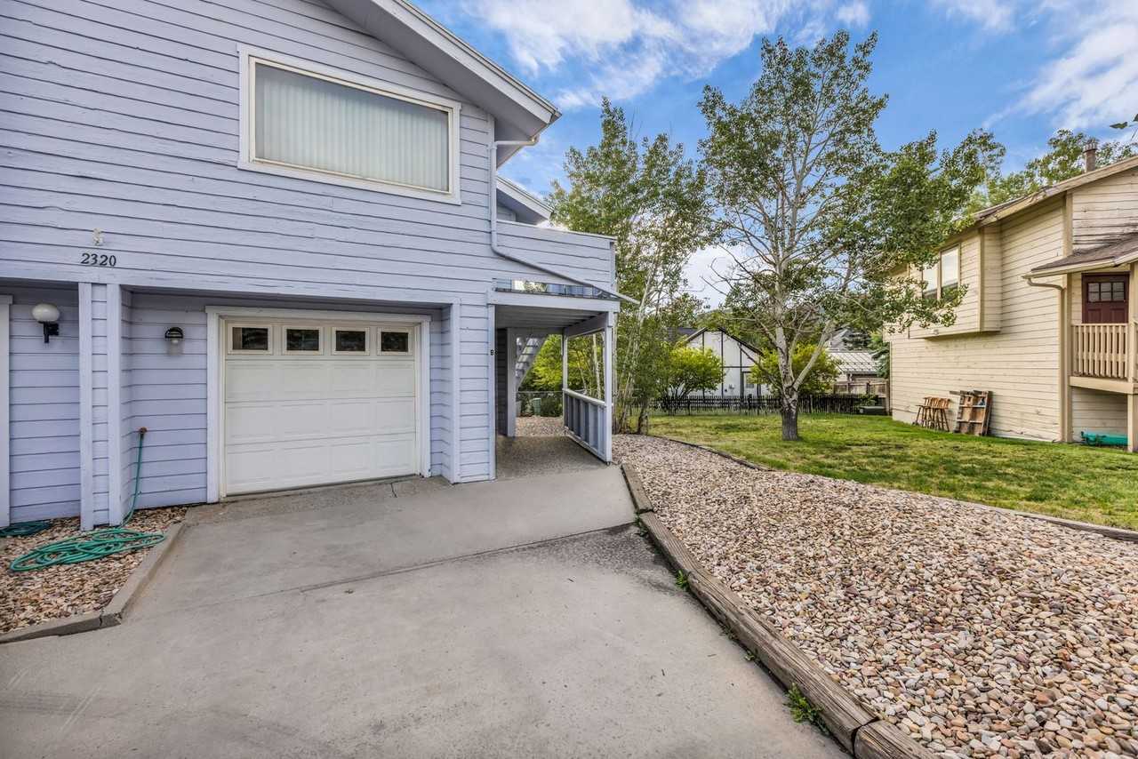 2320 Calumet Cir #B - Photo 2 of 23
