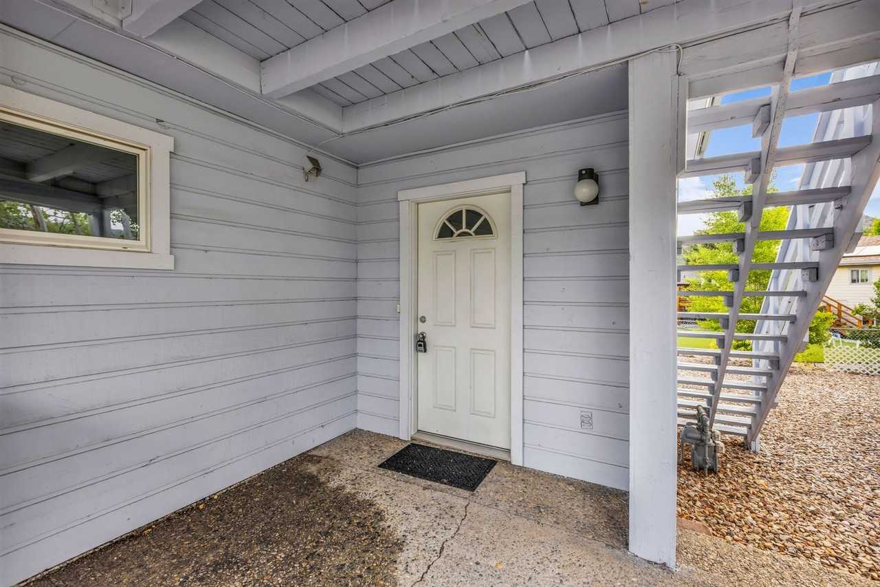 2320 Calumet Cir #B - Photo 3 of 23