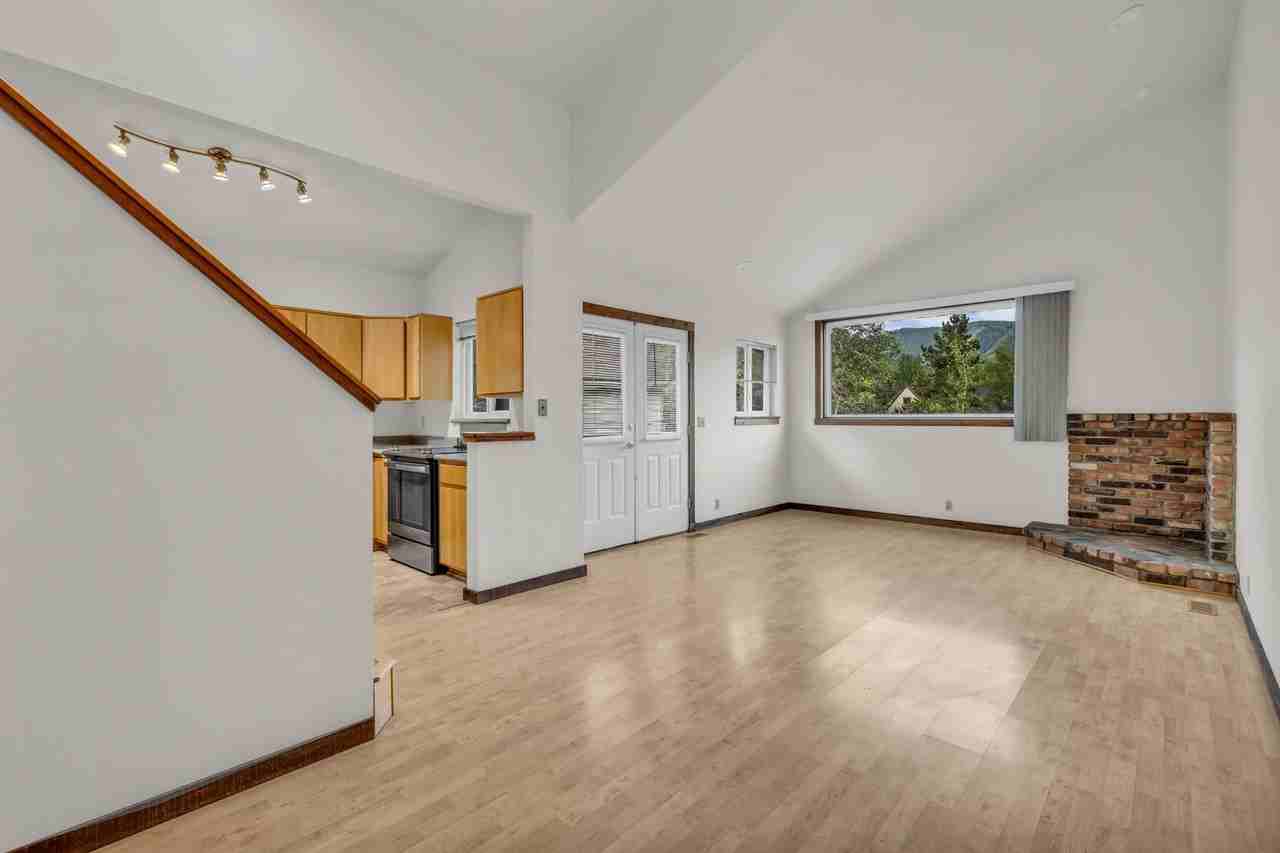 2320 Calumet Cir #B - Photo 4 of 23