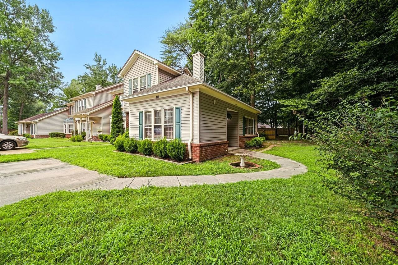109 Larkspur Holw - Photo 2 of 34
