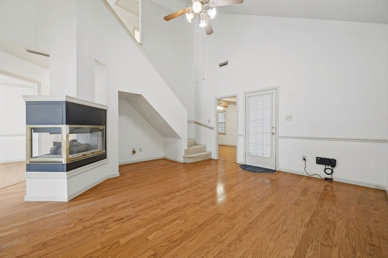 109 Larkspur Holw - Photo 5 of 34