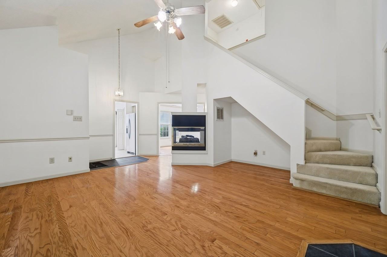 109 Larkspur Holw - Photo 6 of 34