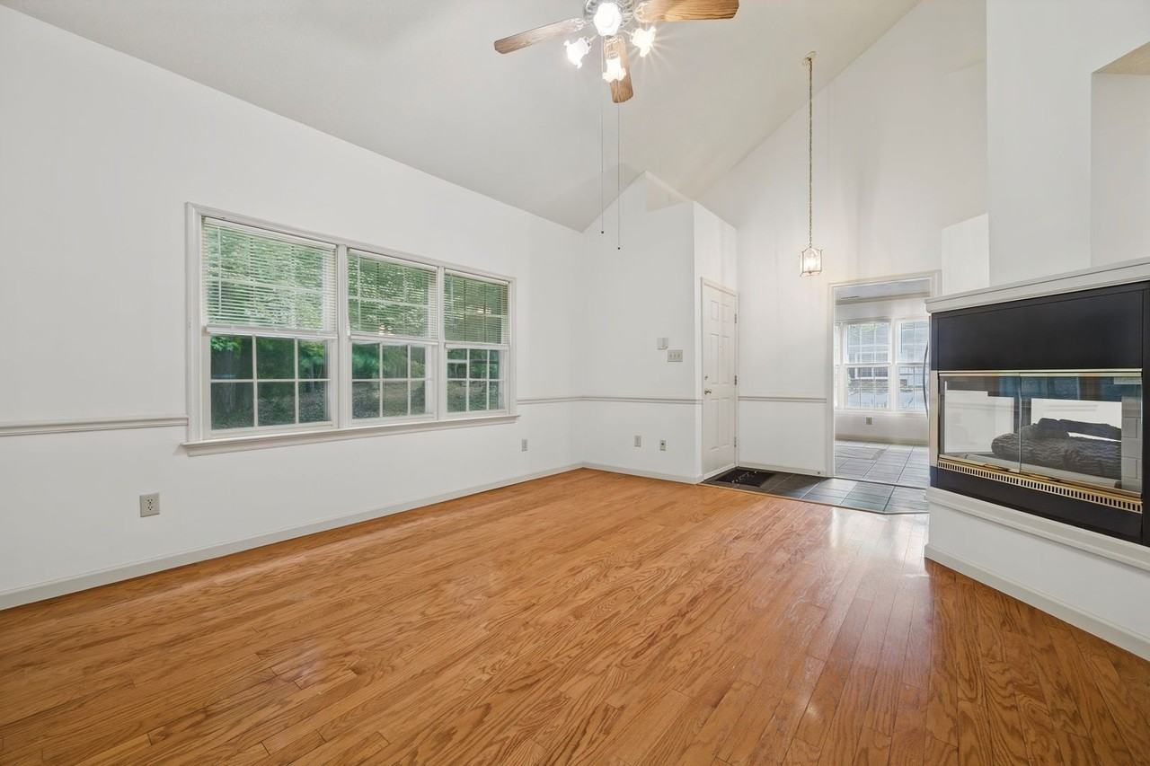 109 Larkspur Holw - Photo 7 of 34