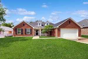 featured image of 318 E Lake St