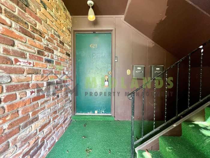 621 Henderson St - Photo 2 of 22