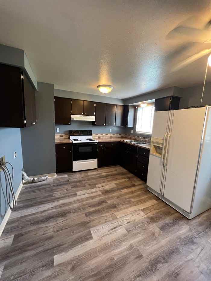 225 23rd Ave S - Photo 4 of 15
