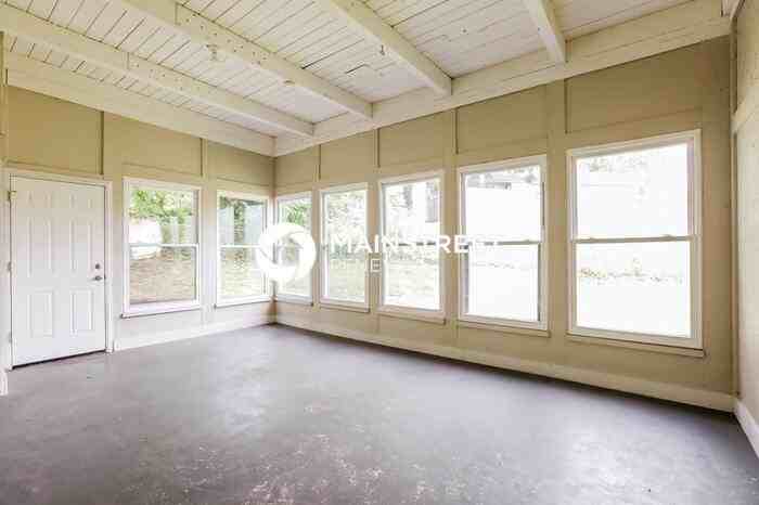 1010 S Appleton Ave - Photo 7 of 17