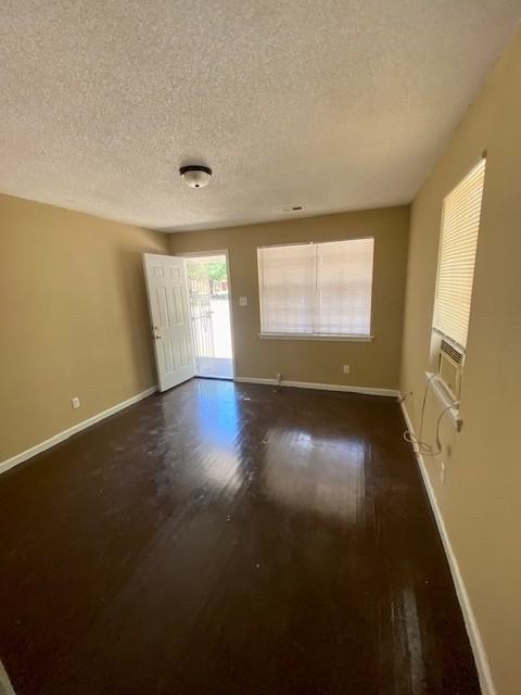 2117 Hunter Ave - Photo 2 of 8