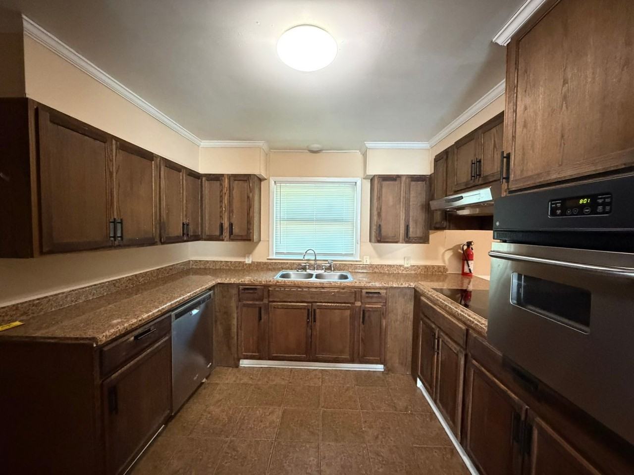 118 Sandy Way - Photo 2 of 20