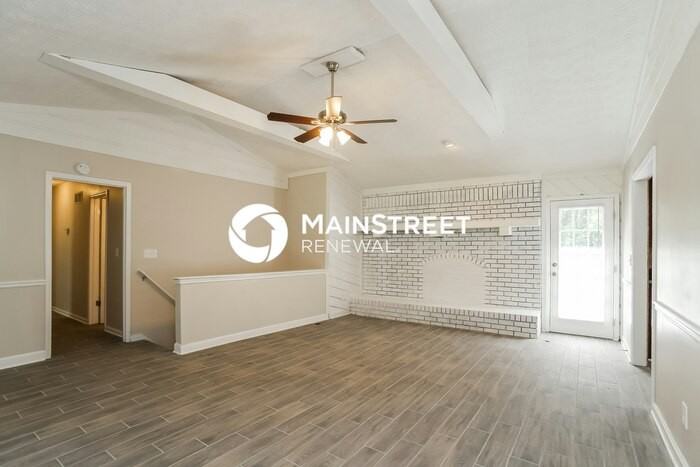 403 Hobo Ln - Photo 4 of 17