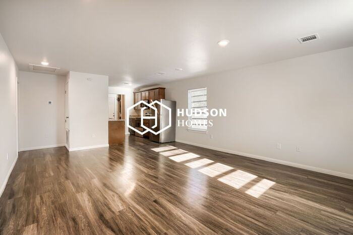 305 S Kentucky St - Photo 4 of 14