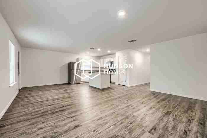 2618 Dahlgreen Ave - Photo 4 of 14