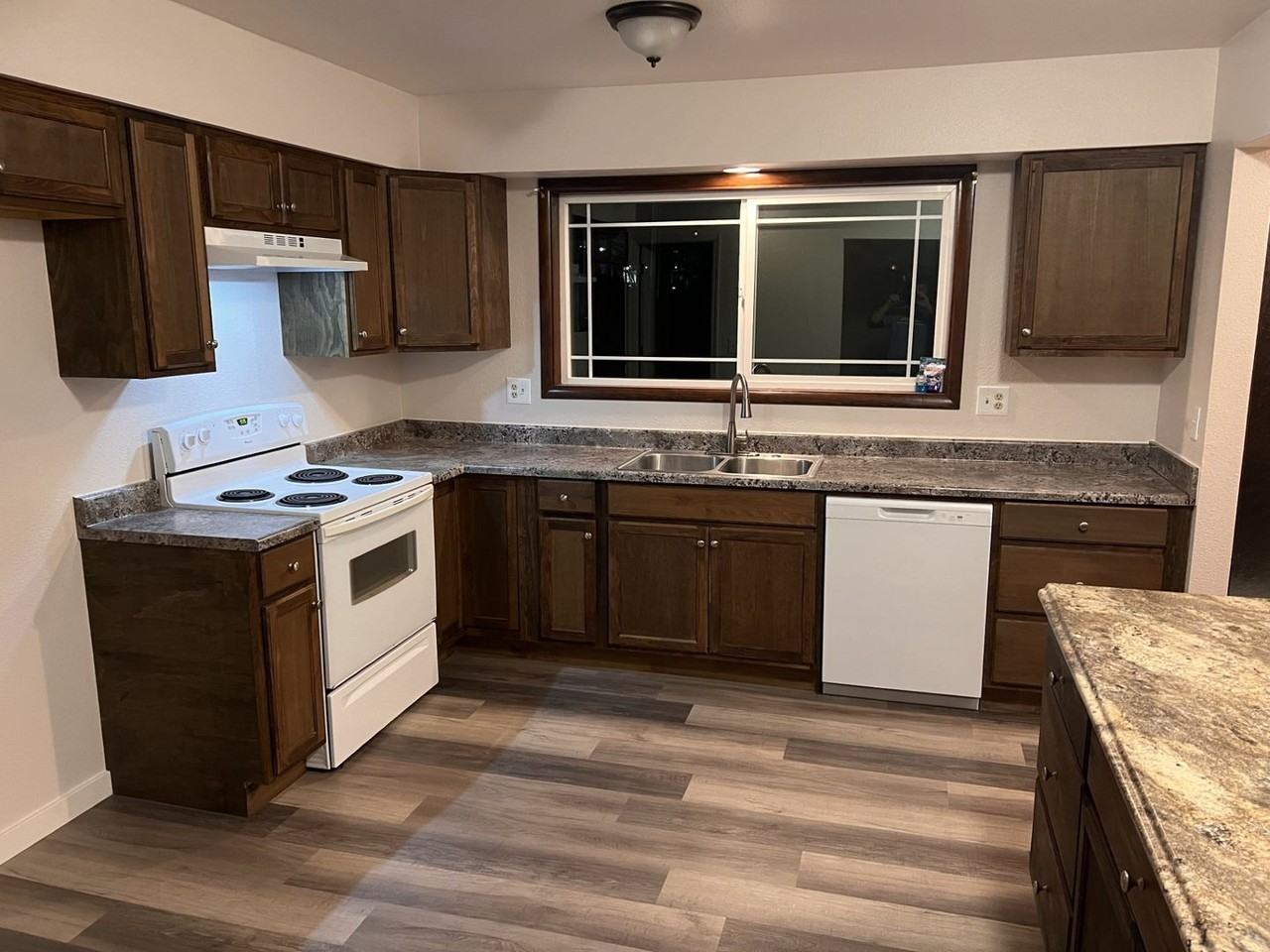 3020 W Shasta Ave - Photo 3 of 15