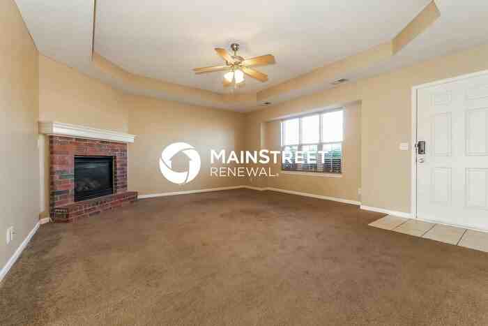 735 Seminole Ct - Photo 3 of 16