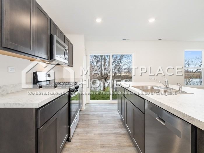 327 Monte Carlo Way - Photo 4 of 33