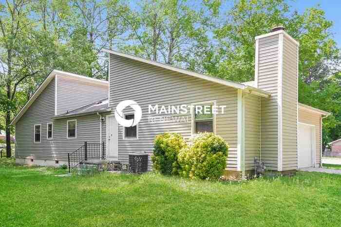 3012 Manchester Dr - Photo 2 of 16