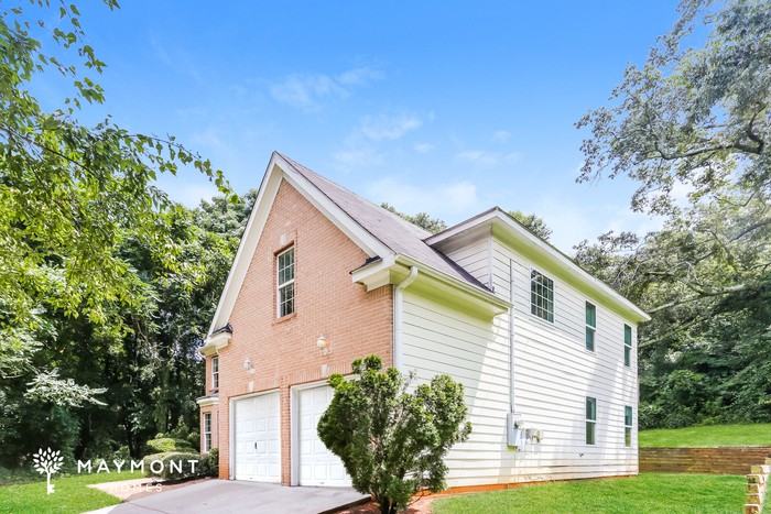 2556 Phillips St - Photo 4 of 5