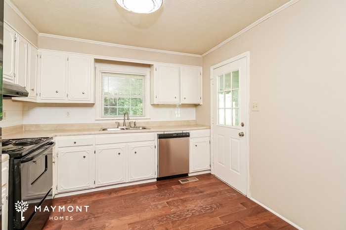 1026 Woodhill Dr - Photo 6 of 12