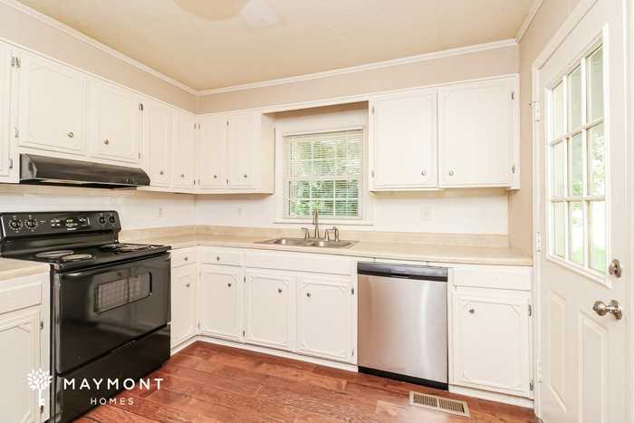 1026 Woodhill Dr - Photo 7 of 12