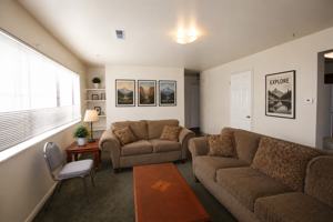 featured image of 855 E 700 N #1