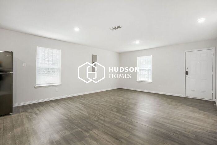 2627 Pine St - Photo 4 of 14