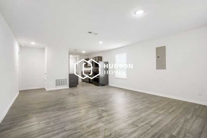 2627 Pine St - Photo 5 of 14