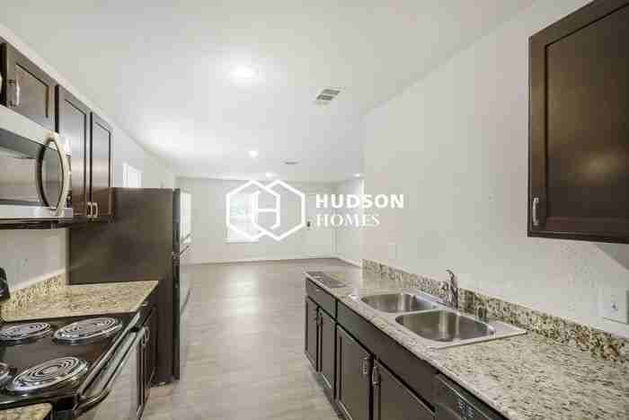 2627 Pine St - Photo 7 of 14