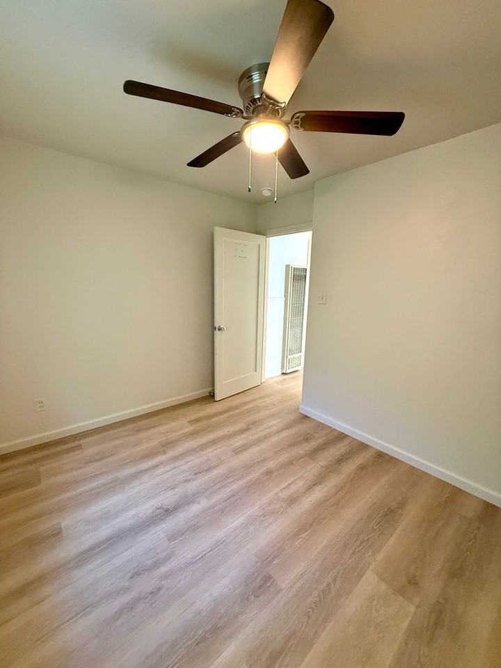 540 5th St - Photo 7 of 11